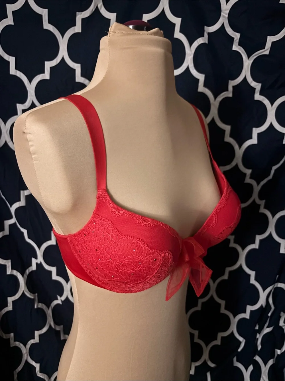 Victoria's Secret Plunge Red Lace Push-Up Bra with Front Tie